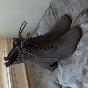 Cute boots brand new ♻️